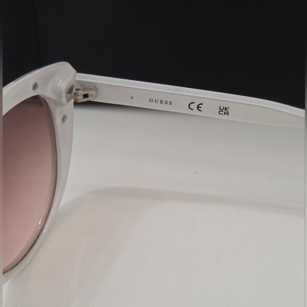 NWT Guess White Cat Eye Sunglasses Rhinestone Trim Pink Gradient Lenses - Picture 7 of 11